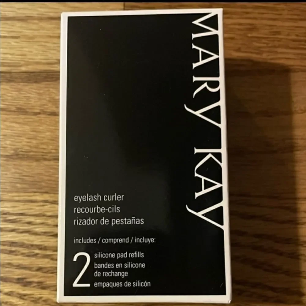 MARY KAY EYELASH CURLER - NEW!